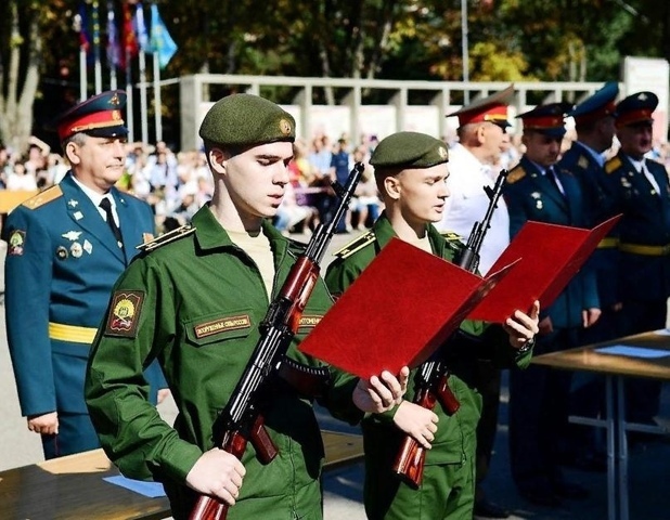 Продолжается отбор юношей для поступления в военные учебные заведения Министерства обороны Российской Федерации.